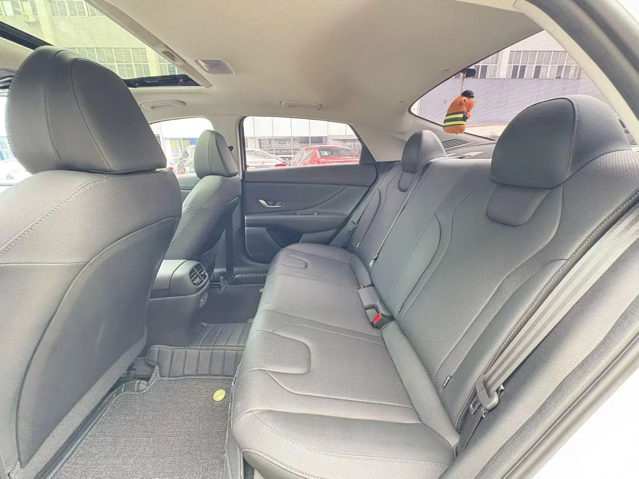 Hyundai 2023 Elantra -3-compartment 1.5 stepless LUX premium automatic gear 6