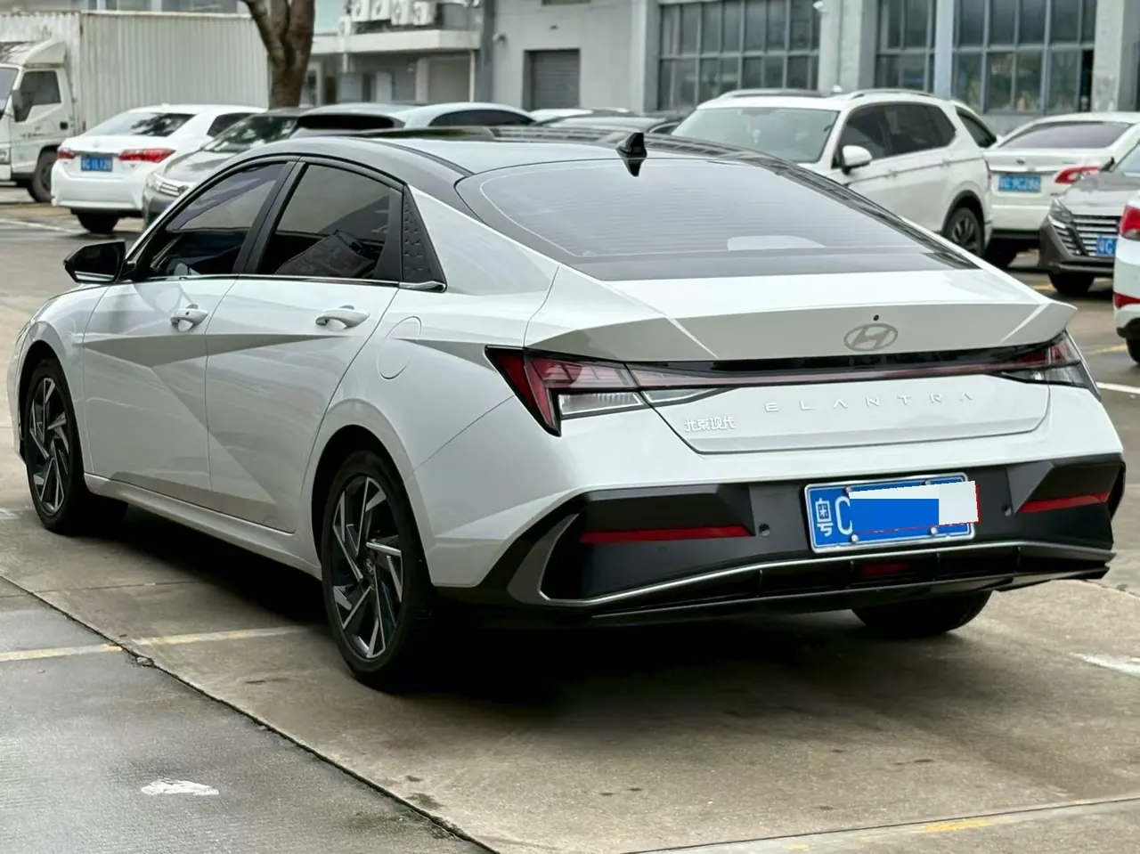 Hyundai 2023 Elantra -3-compartment 1.5 stepless LUX premium automatic gear 9