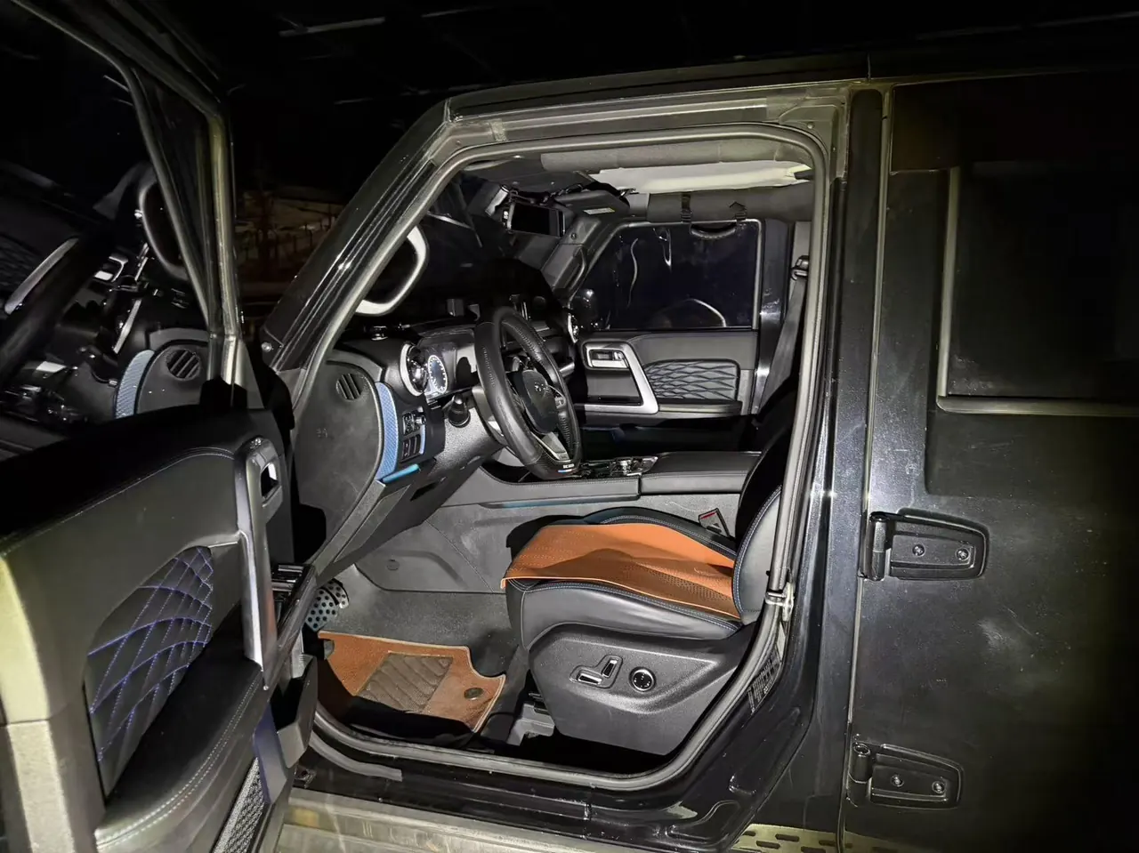 Beijing 2020 BJ40 2.0T 4-wheel drive city hunter version chivalrous automatic gear 2