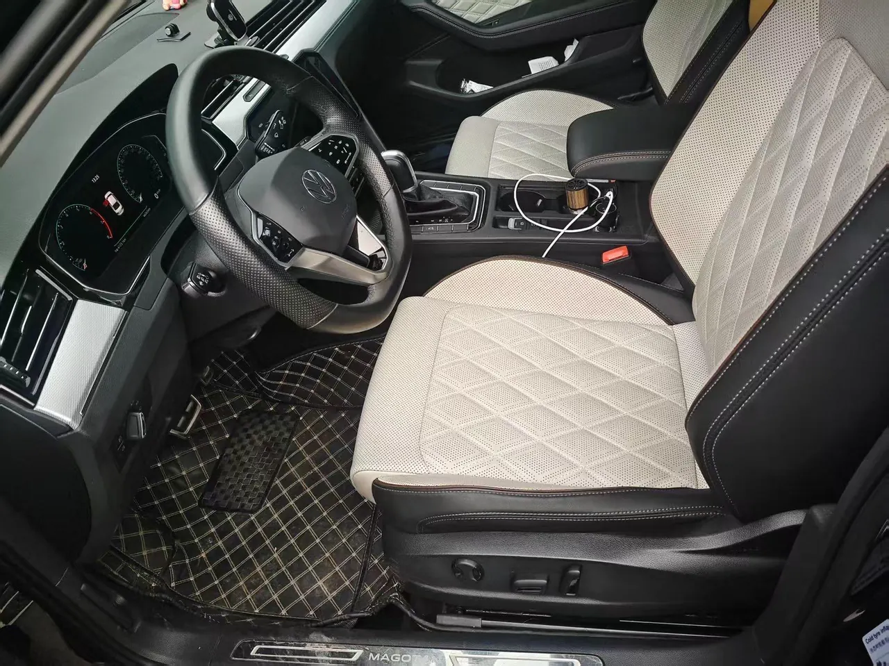 Volkswagen 2023 Magotan 2.0TSI 330TSI 2 million Commemorative Luxury Automatic Gear 3