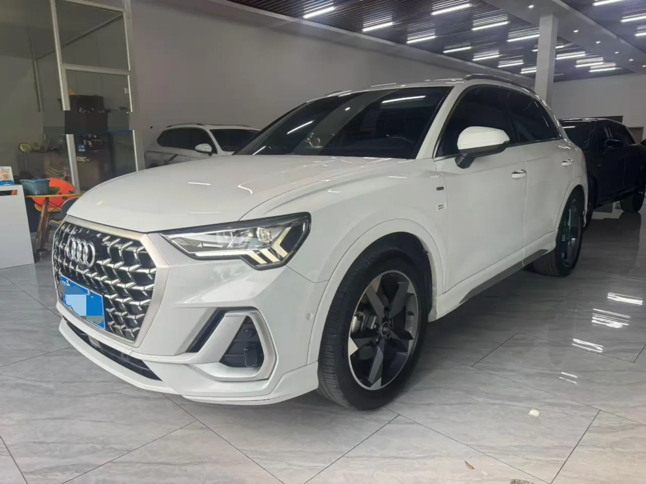 Открыть галерею: Audi 2023 Q3 1.5TFSI 35TFSI Fashion Dynamic Automatic