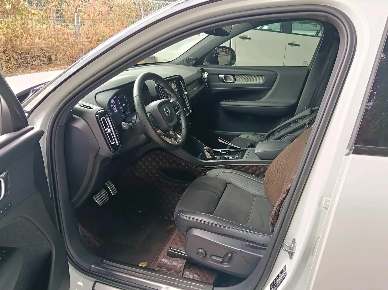 Volvo 2021 XC40 2.0T T4 4WD Zhiyuan Sports Edition Automatic Gear 2