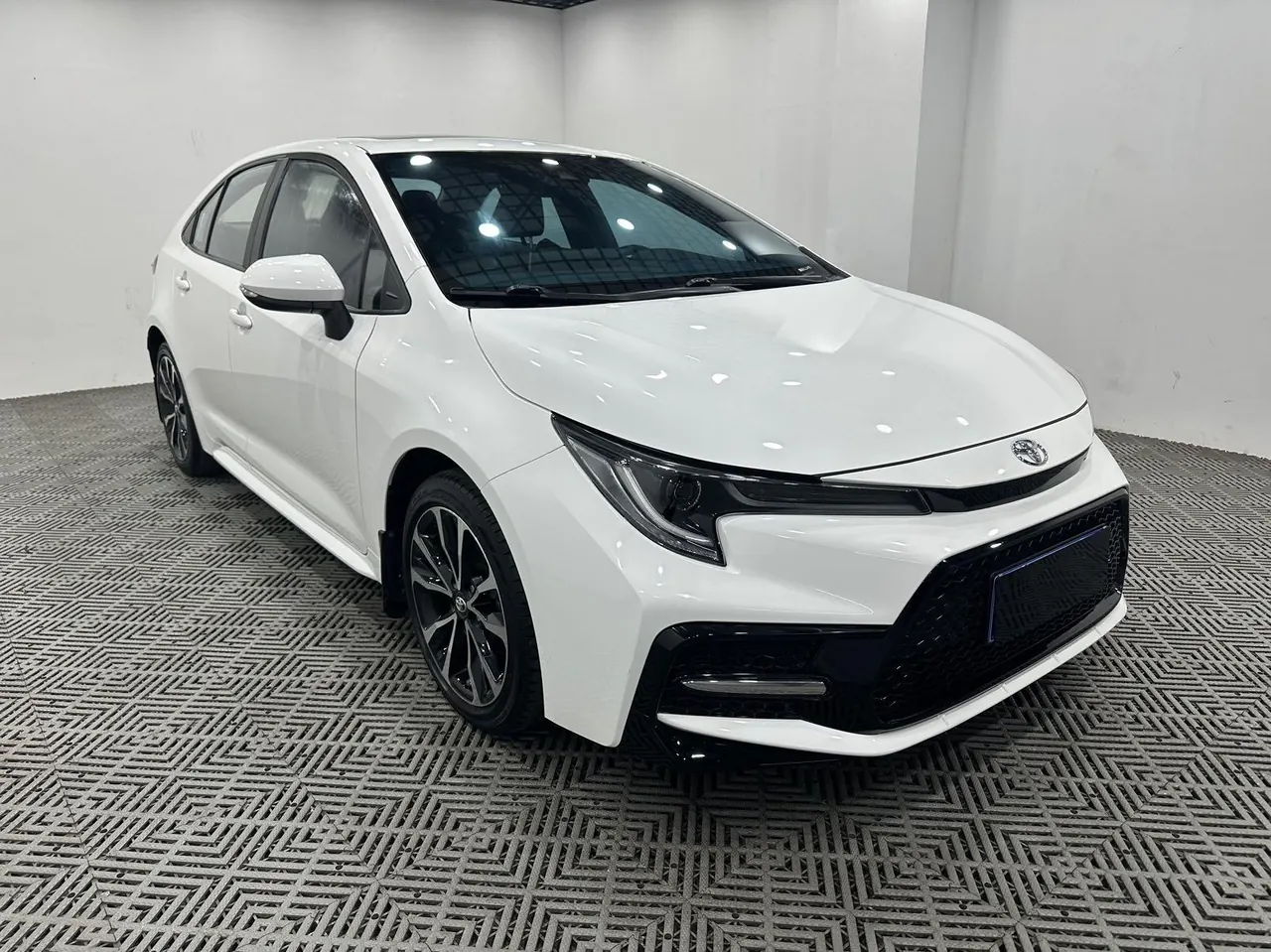 Toyota 2022 Lei Ling 1.2T Stepless 185T Sports Edition Automatic Gear 2