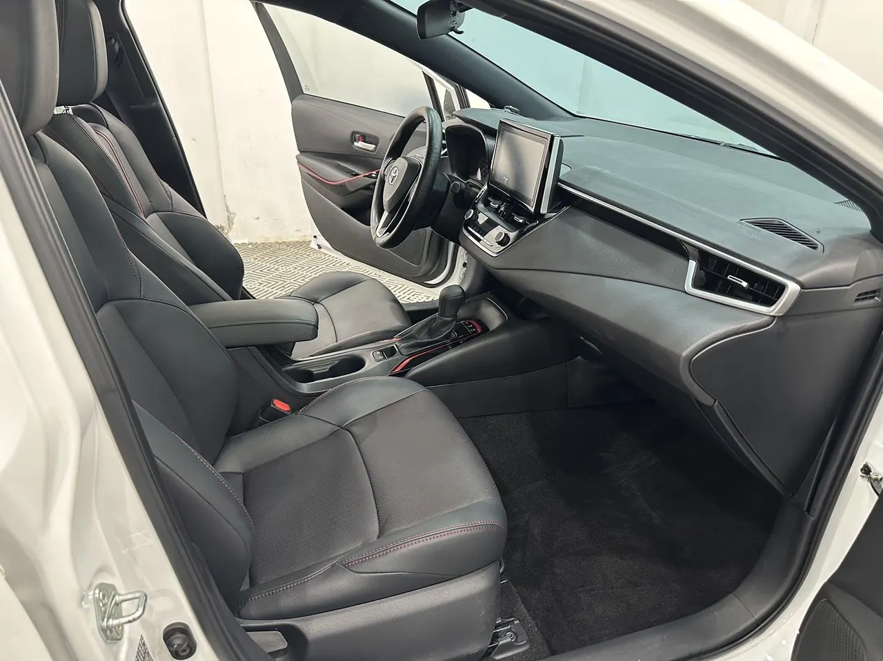 Toyota 2022 Lei Ling 1.2T Stepless 185T Sports Edition Automatic Gear 4