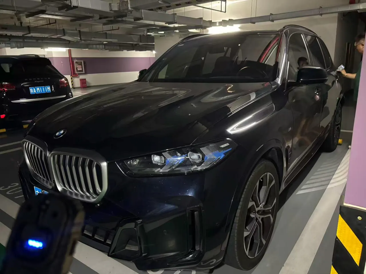 Open image lightbox: BMW 2023 X5 xDrive40Li 48V 3.0T exclusive M sports obsidian night suit automatic gear