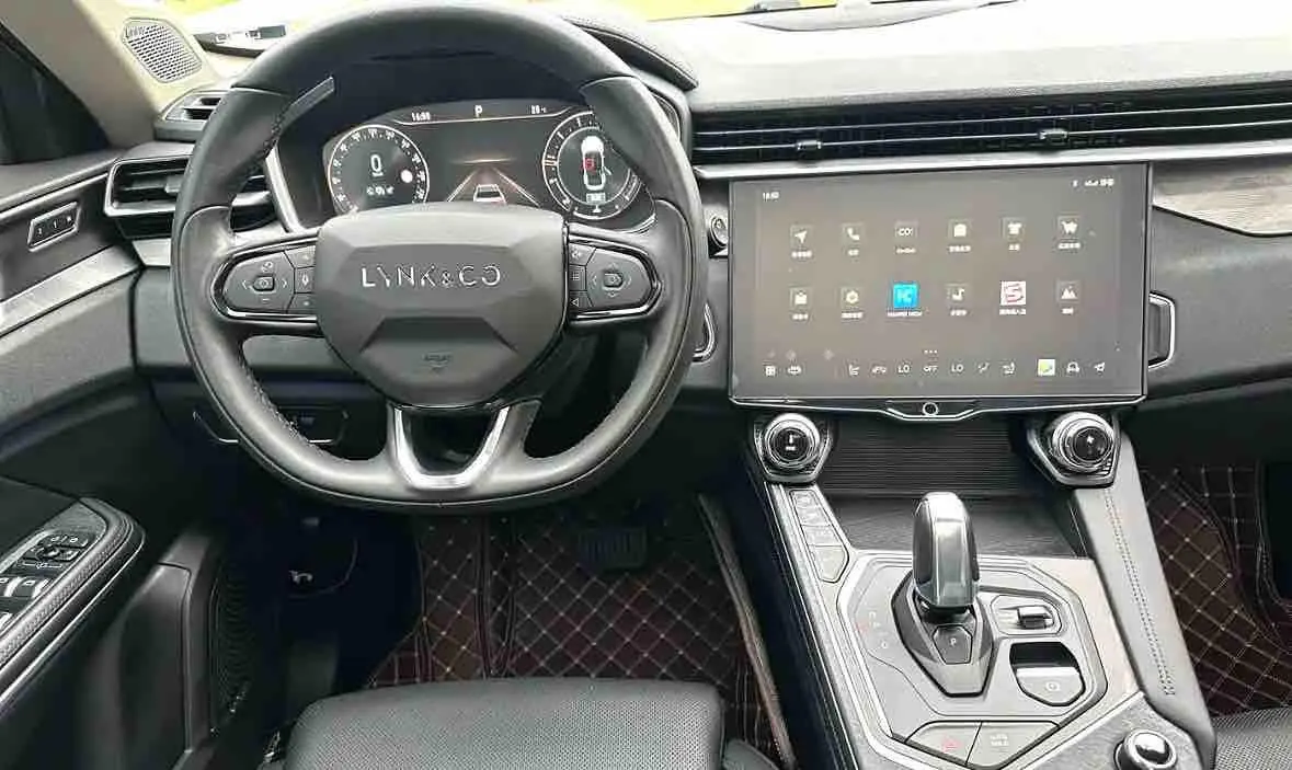LYNK&amp;CO 2021 LYNK&amp;CO 01 2.0TD Two-Drive Pro Automatic 3