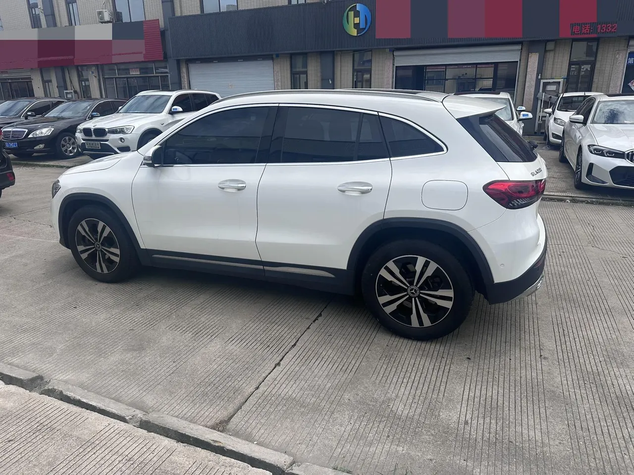 Mercedes Benz 2022 GLA 220 2.0T automatic gear 5