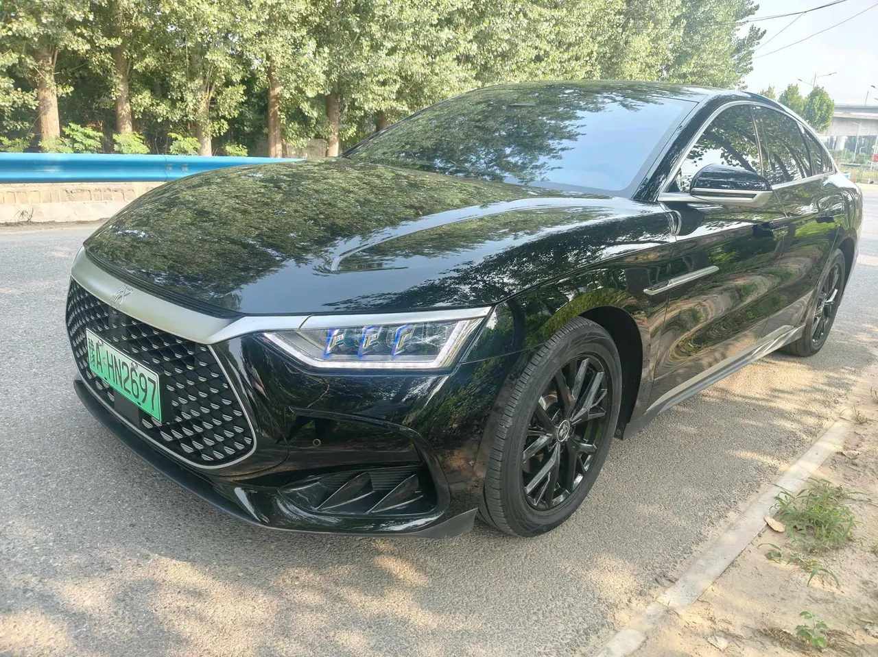 Открыть галерею: BYD 2023 Han DM-i 1.5T stepless champion version 121KM noble automatic gear