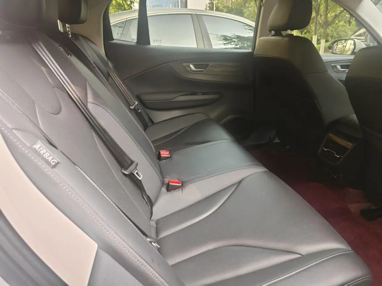 HongQi 2022 E-QM 5 431km Charging Enjoy Edition Automatic Gear 4
