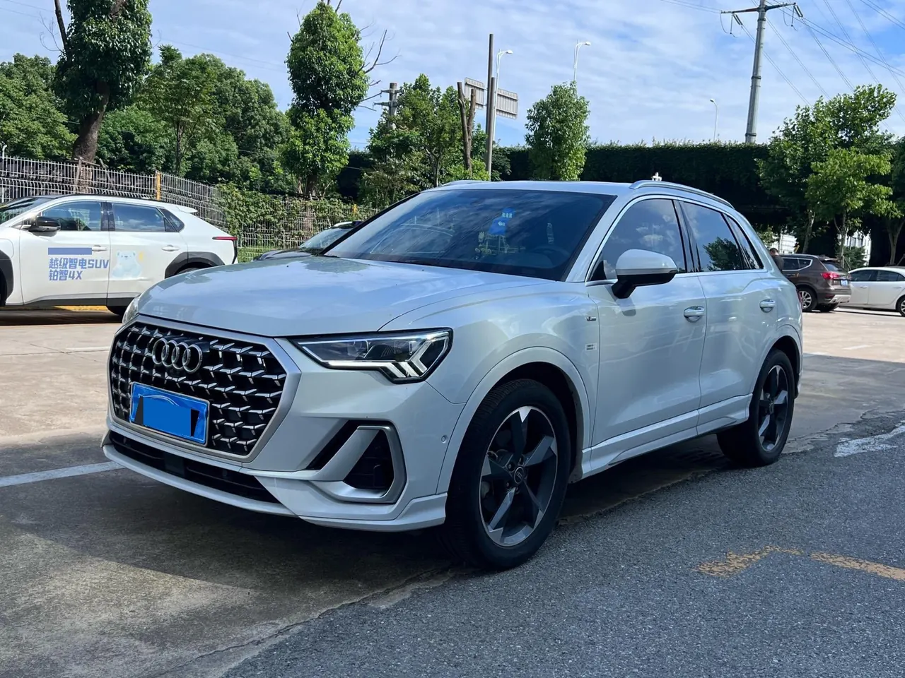 Открыть галерею: Audi 2024 Q3 1.5TFSI 35TFSI Fashion Dynamic Automatic