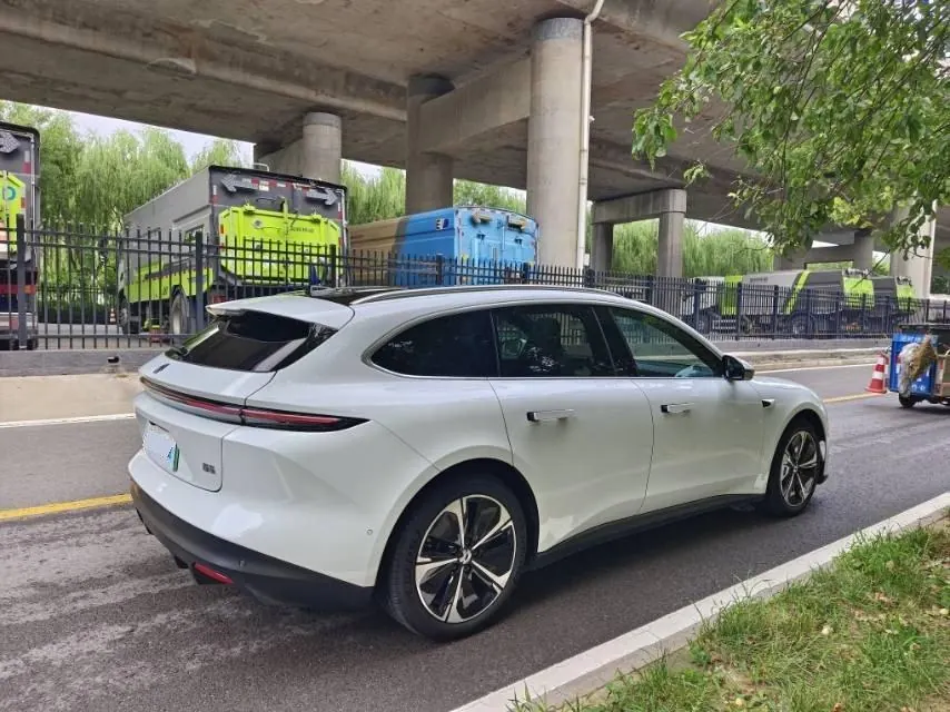 NIO 2024 ET5T 75kWh Touring automatic 5