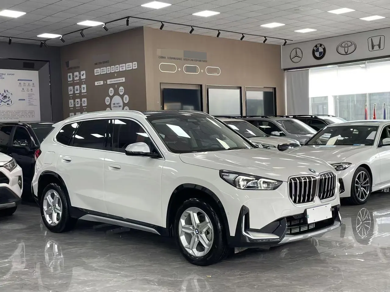 BMW 2023 X1 sDrive20Li 1.5T X Design Package Automatic Transmission 3