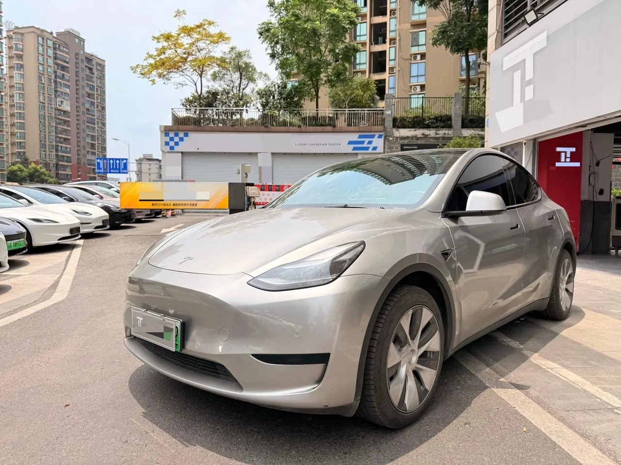 Open image lightbox: Tesla 2022 Model Y rear-wheel drive version (facelift) automatic gear