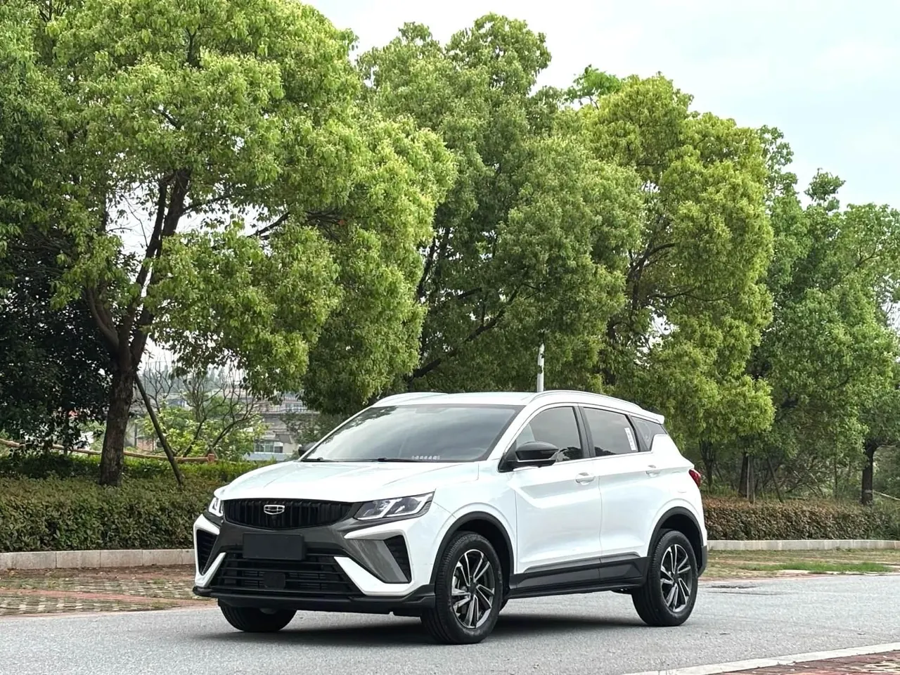 Открыть галерею: Geely 2024 Plantronics 1.5T Longteng Edition Automatic Gear