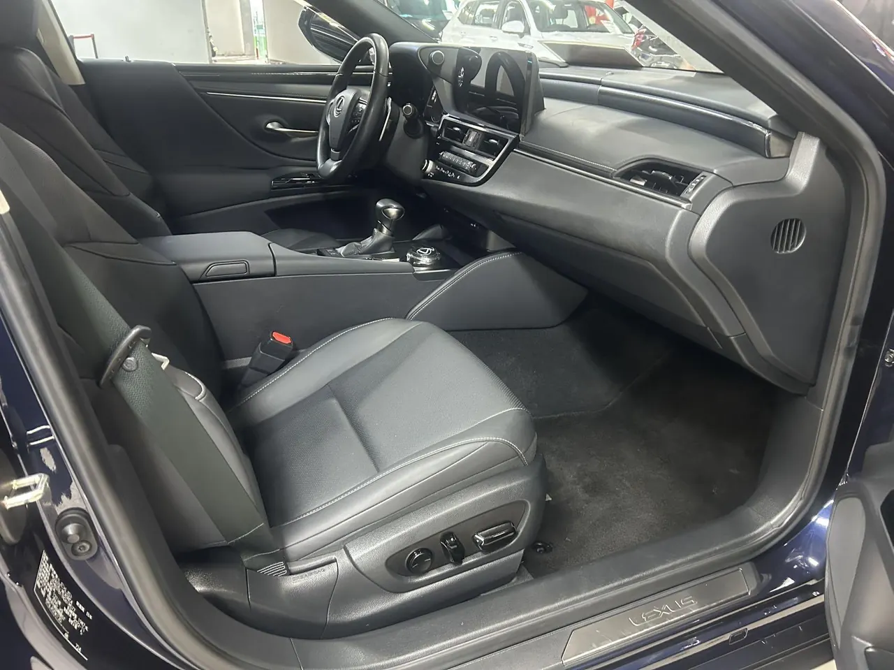Lexus ES (Imported) 2022 ES200 2.0 Stepless Premium Edition Automatic Gear 6