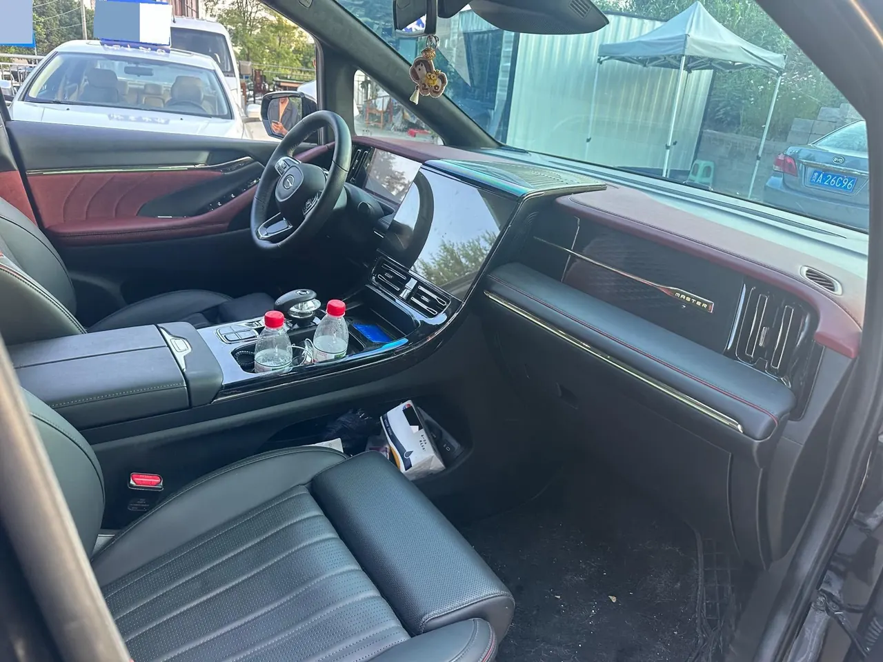 Trumpchi 2025 M8 Dual-Motor 2.0T Grandmaster Series Super Hybrid Automatic Transmission 3