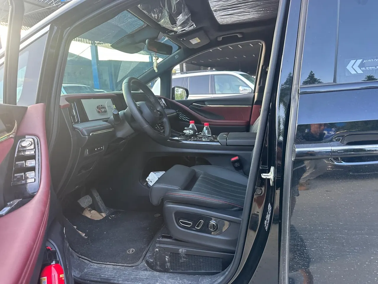 Trumpchi 2025 M8 Dual-Motor 2.0T Grandmaster Series Super Hybrid Automatic Transmission 5