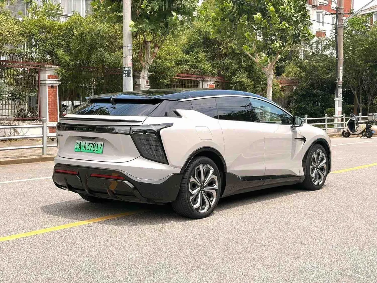 HiPhi 2021 HiPhi X Founding Edition 6-seat Automatic Gear 13