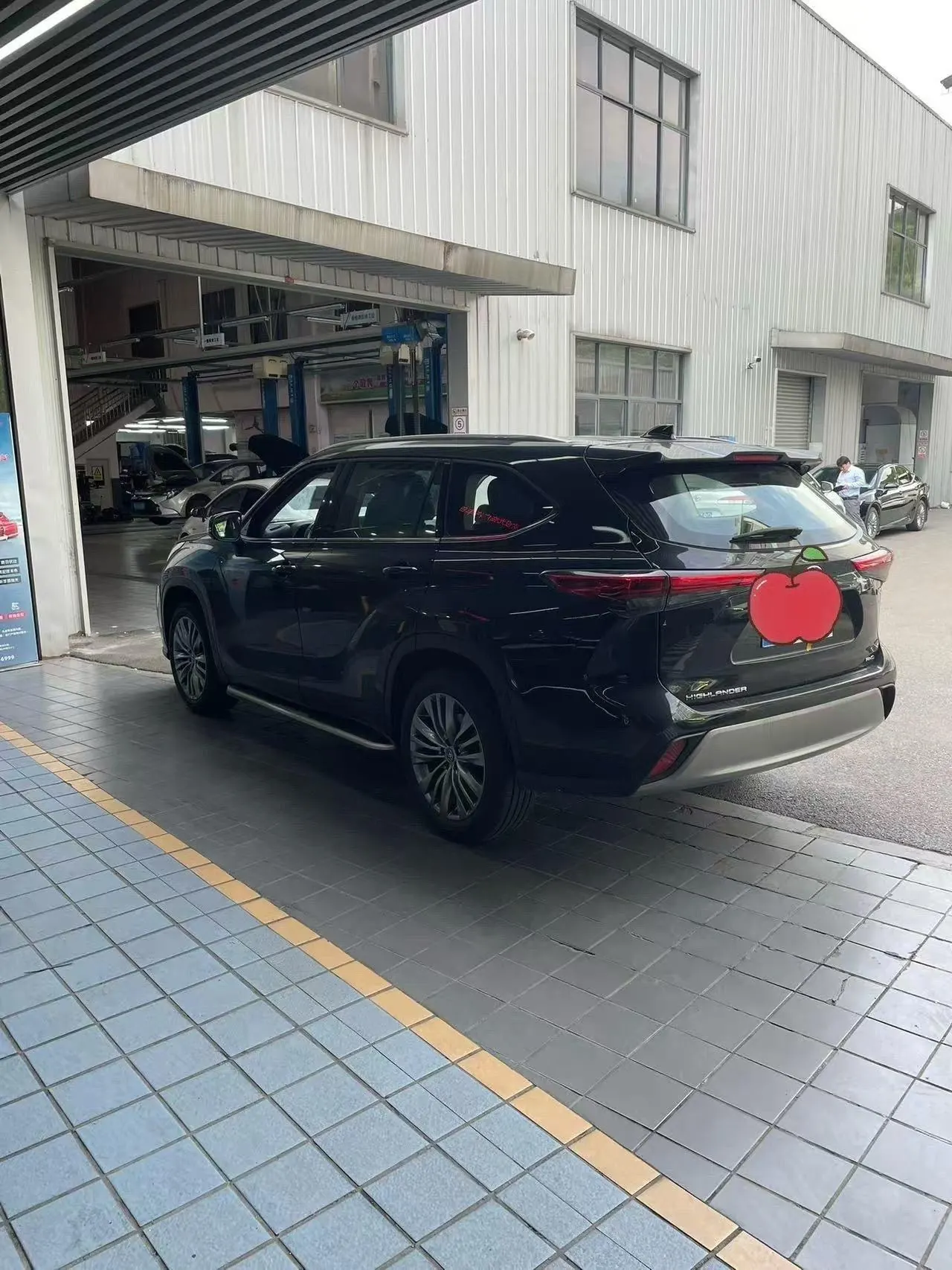 Toyota 2024 Highlander 2.0T 380T 4-wheel drive deluxe 7-seat automatic gear 3