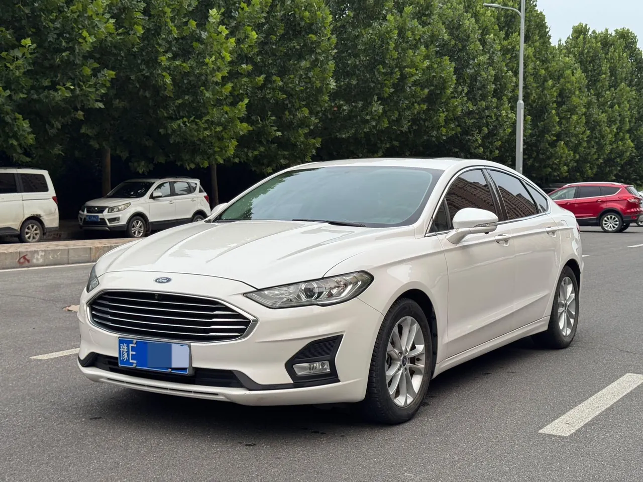 Открыть галерею: Ford 2020 Mondeo 2.0T EcoBoost 200 fashion automatic gear