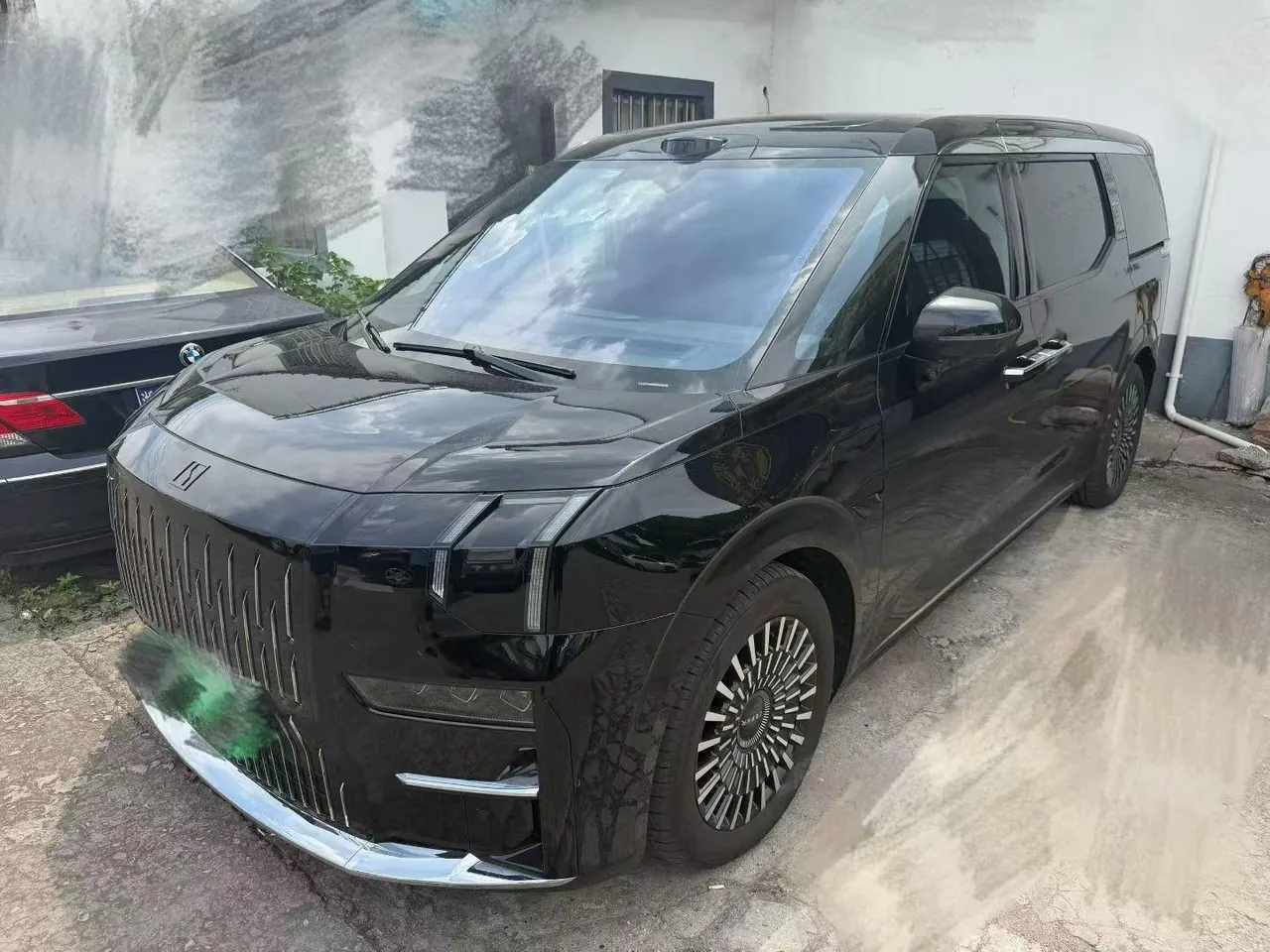 Открыть галерею: Zeekr 2024 Zeekr 009 six-seat executive version four-wheel drive 108kWh automatic gear