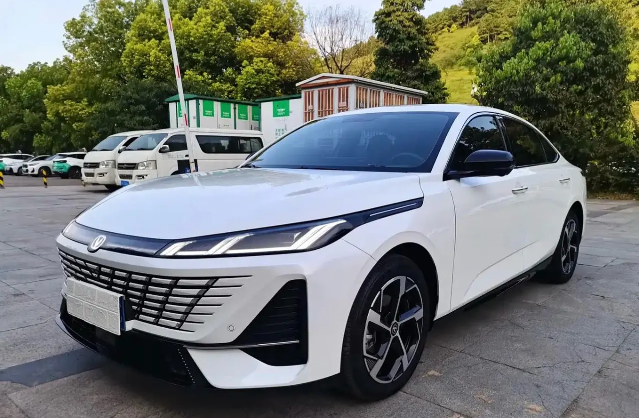 Открыть галерею: ChangAn 2026 Yidong 1.5T 500Bar Pleasant Automatic Gear