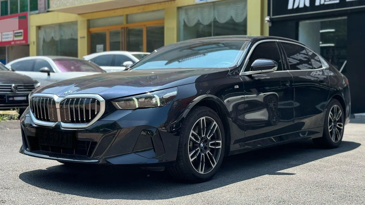 Open image lightbox: BMW 5 Series 2026 model 530Li 48V 2.0T Leading Edition M Sport Package Automatic