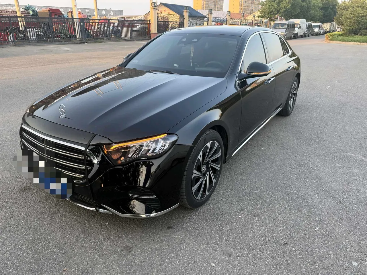 Открыть галерею: Mercedes Benz E Class 2025 E 300 L 48V 2.0T Luxury Sports Automatic