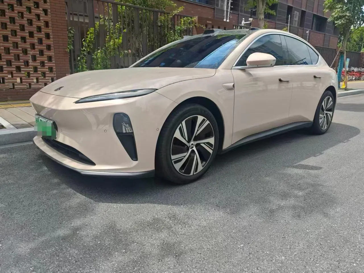 NIO 2024 ET5 75kWh automatic gear - View 1