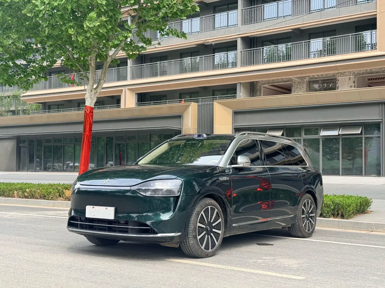 AITO 2024 AITO M9 extended range Max version 42kWh automatic gear - View 1