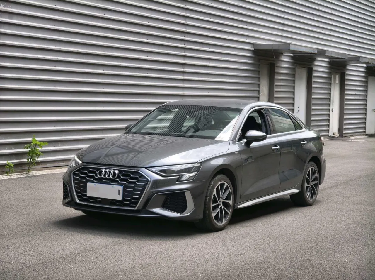 Открыть галерею: Audi 2024 A3L Limousine 1.4TFSI 35TFSI Aggressive Sports Automatic