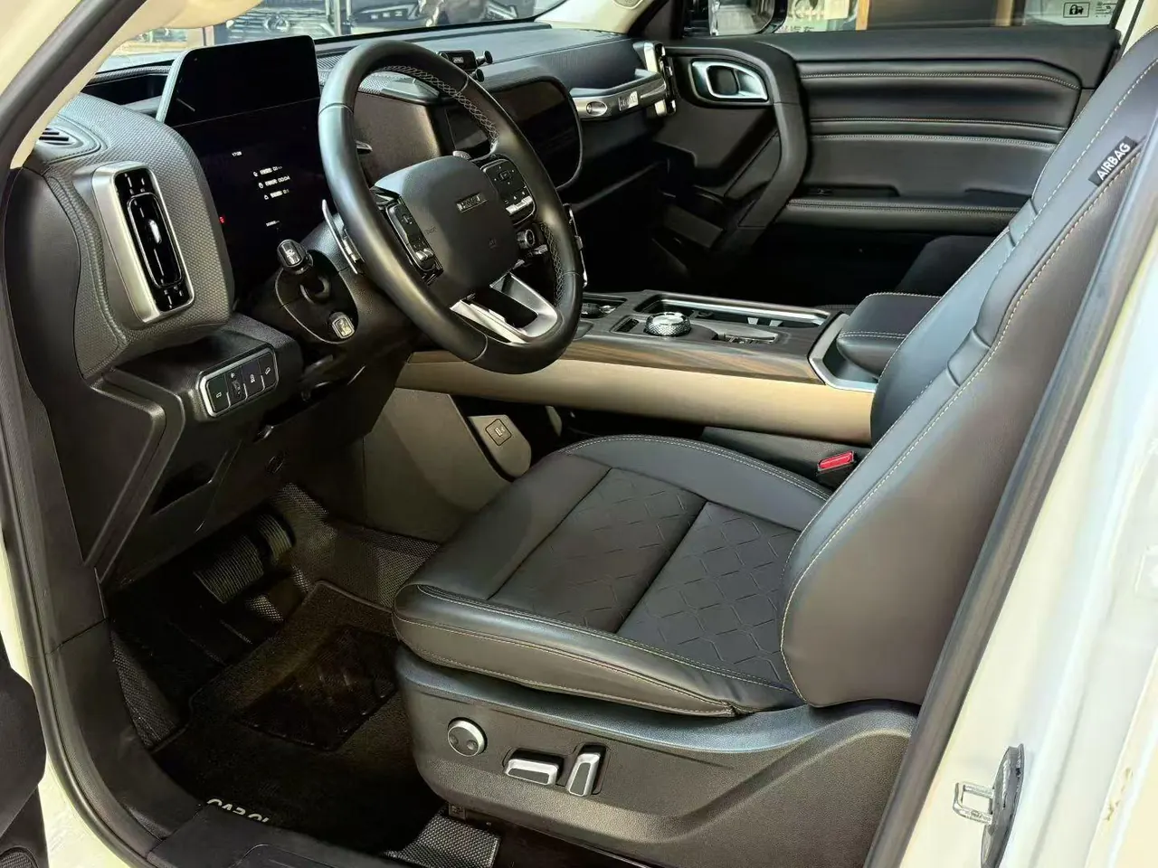 Haval 2024 big dog 2.0T Chinese garden dog version automatic gear 2