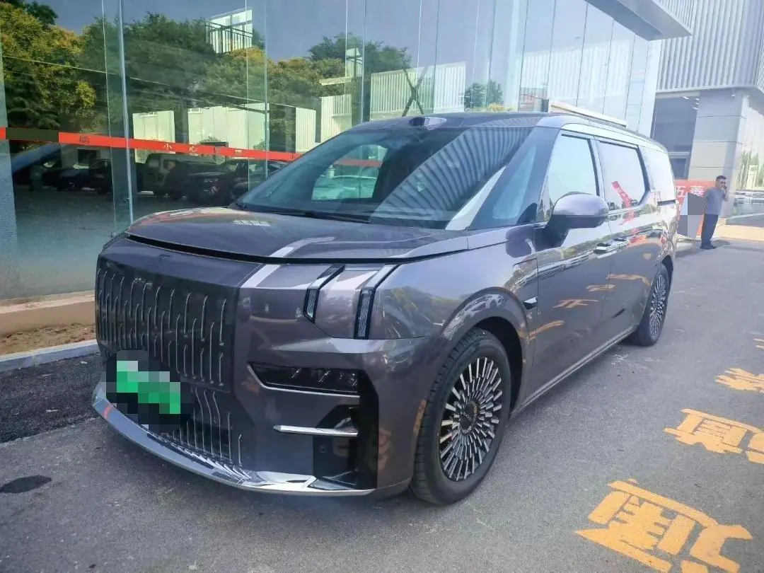 Открыть галерею: Zeekr 2024 Zeekr 009 seven-seat aisle version four-wheel drive 108kWh automatic gear
