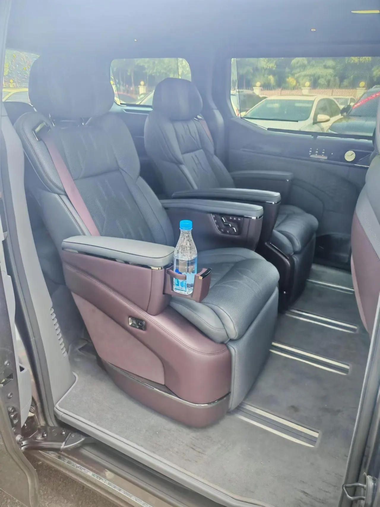 Zeekr 2024 Zeekr 009 seven-seat aisle version four-wheel drive 108kWh automatic gear 3