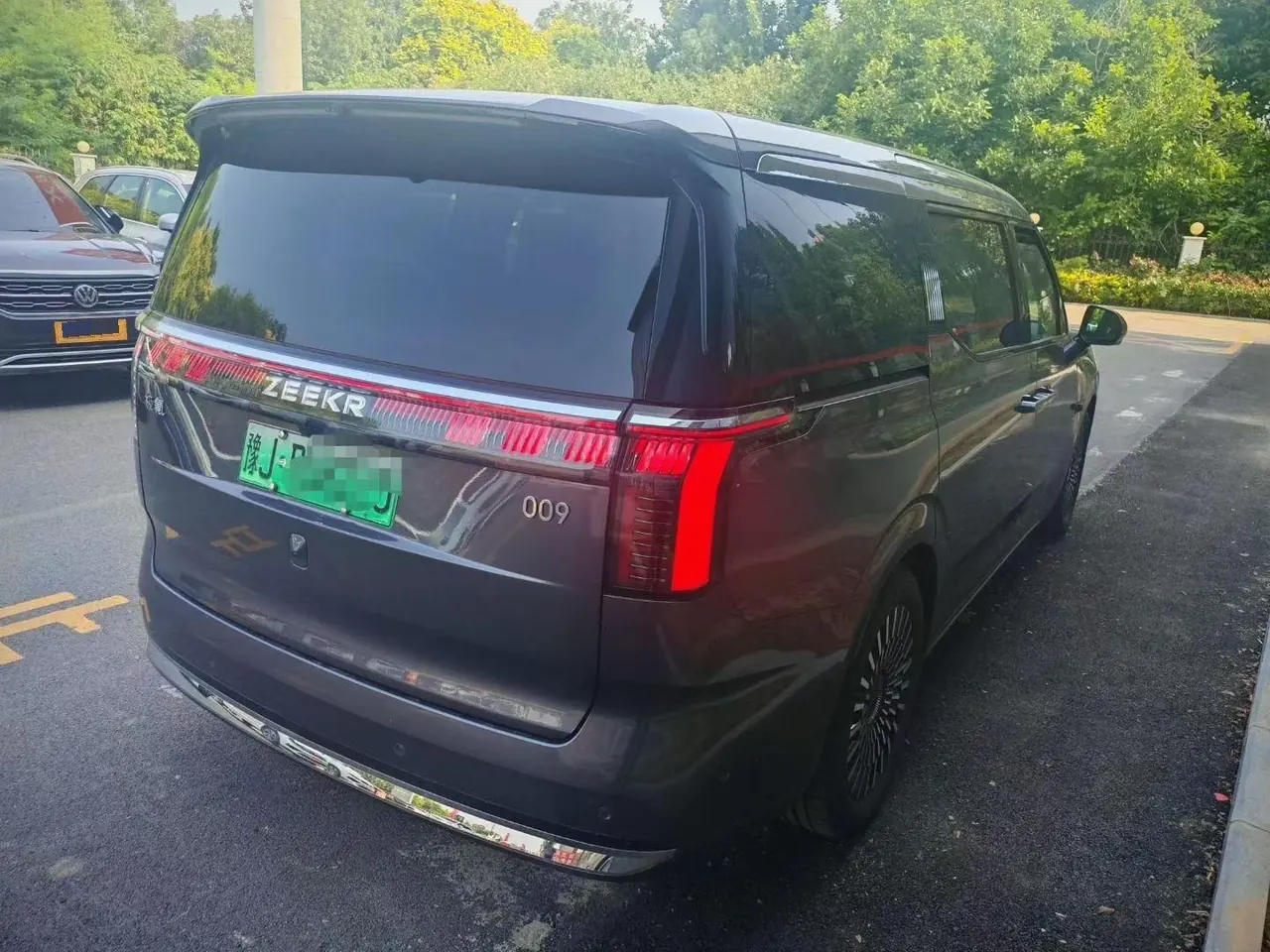 Zeekr 2024 Zeekr 009 seven-seat aisle version four-wheel drive 108kWh automatic gear 7