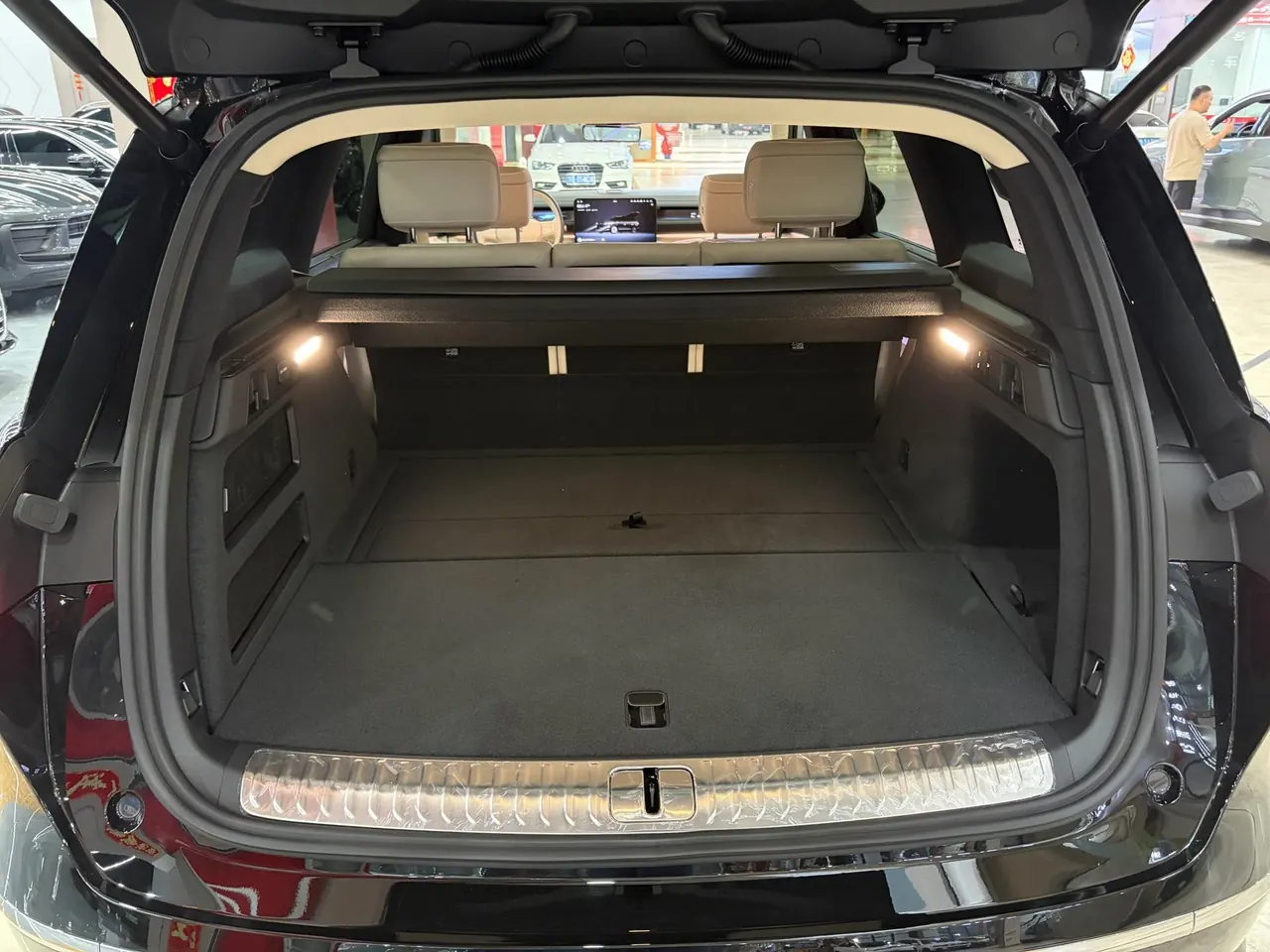 NIO 2026 ES8 5-seat Executive Deluxe Automatic Gear 3