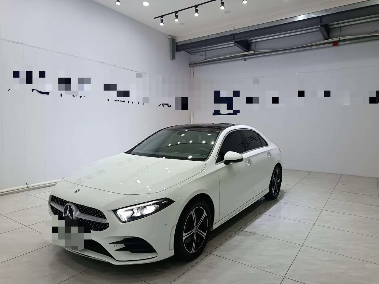Открыть галерею: Mercedes Benz Class A 2023 A 200 L 1.3T Fashion Automatic Gear