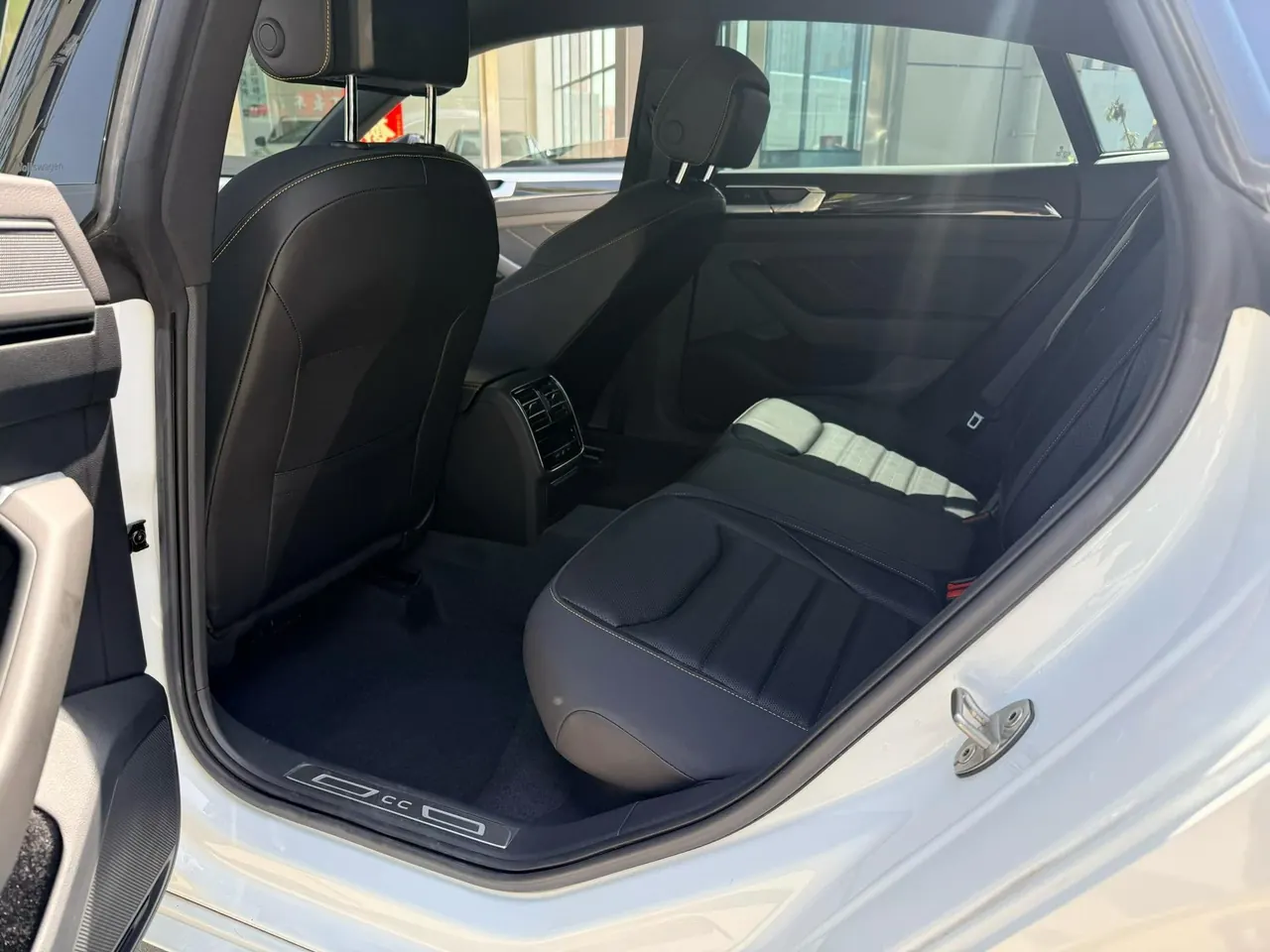 Volkswagen 2024 CC 2.0TSI 380TSI eye-catching automatic transmission 4