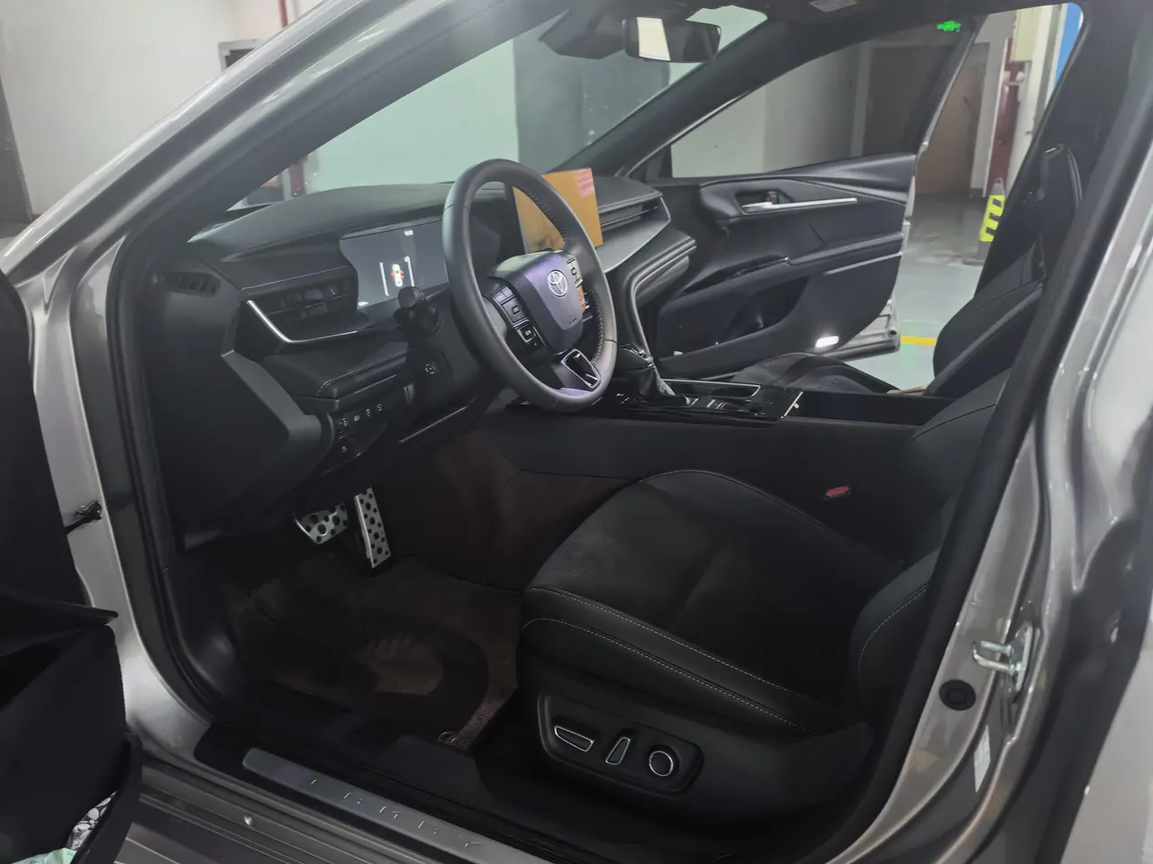 Toyota 2026 Camry Dual Engine 2.0HXS Stepless Sports Plus Edition Automatic Gear 2