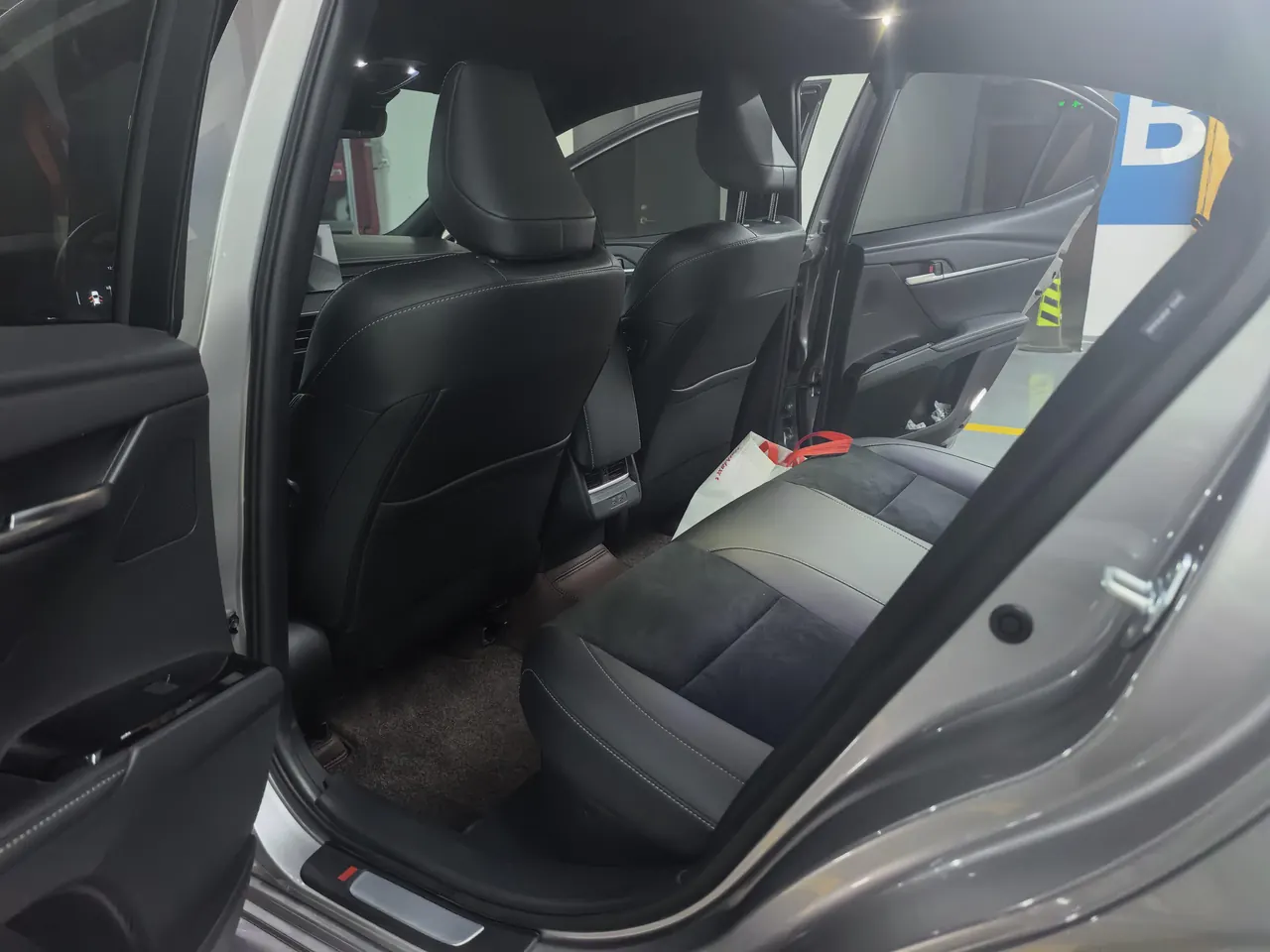 Toyota 2026 Camry Dual Engine 2.0HXS Stepless Sports Plus Edition Automatic Gear 3