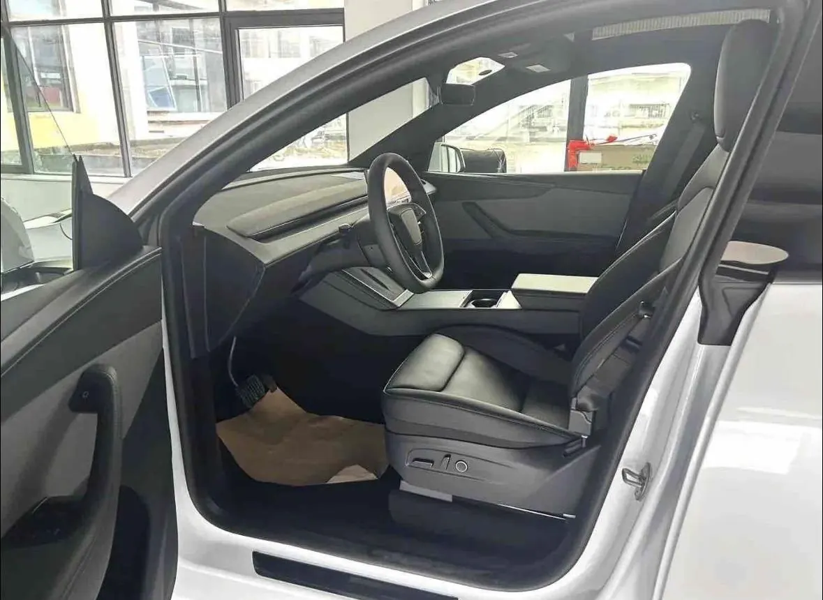 Tesla 2026 Model Y Rear-Wheel-Drive Automatic 4