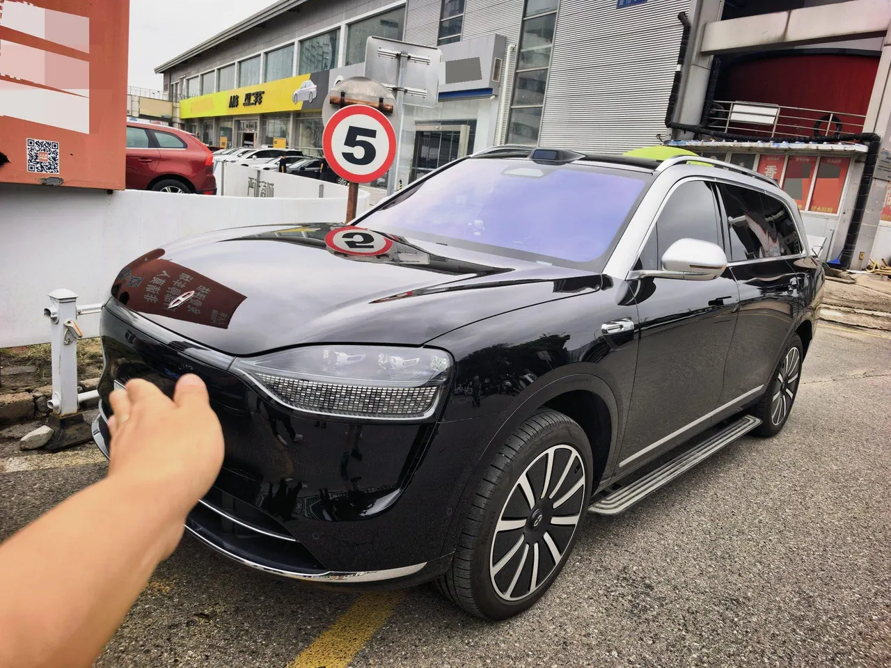 打开图片灯箱:AITO 2025 AITO M9 extended range Ultra version 52kWh6 seat version automatic gear