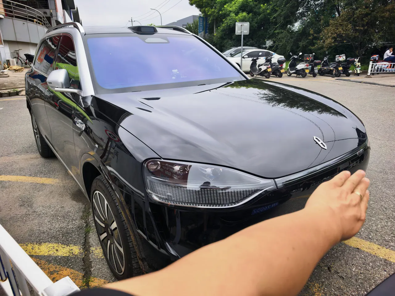 AITO 2025 AITO M9 extended range Ultra version 52kWh6 seat version automatic gear 5