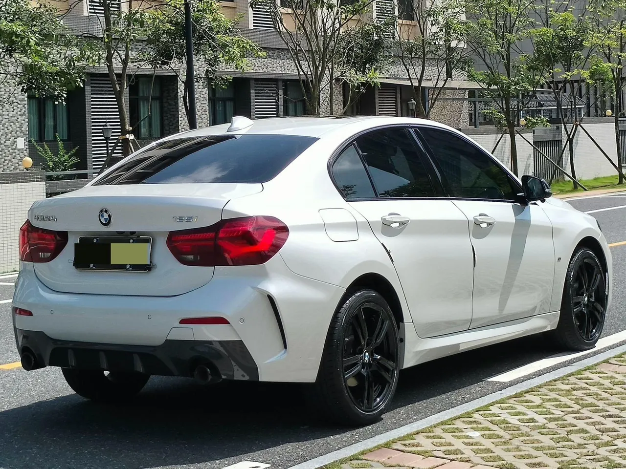 BMW 1 Series 2023 125i 2.0T M Sports Obsidian Night Edition Automatic Gear 3