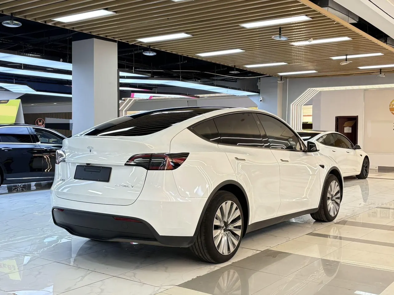 Tesla 2024 Model Y rear-wheel drive version automatic transmission 5