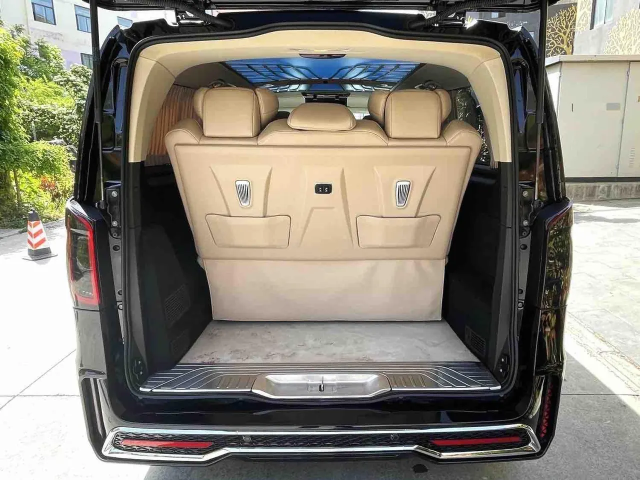 Mercedes Benz 2023 Vito 2.0T Business Edition 7-seat Automatic Gear 10