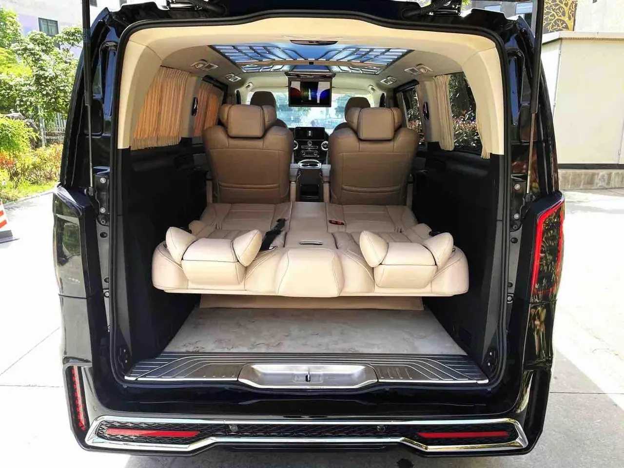 Mercedes Benz 2023 Vito 2.0T Business Edition 7-seat Automatic Gear 9