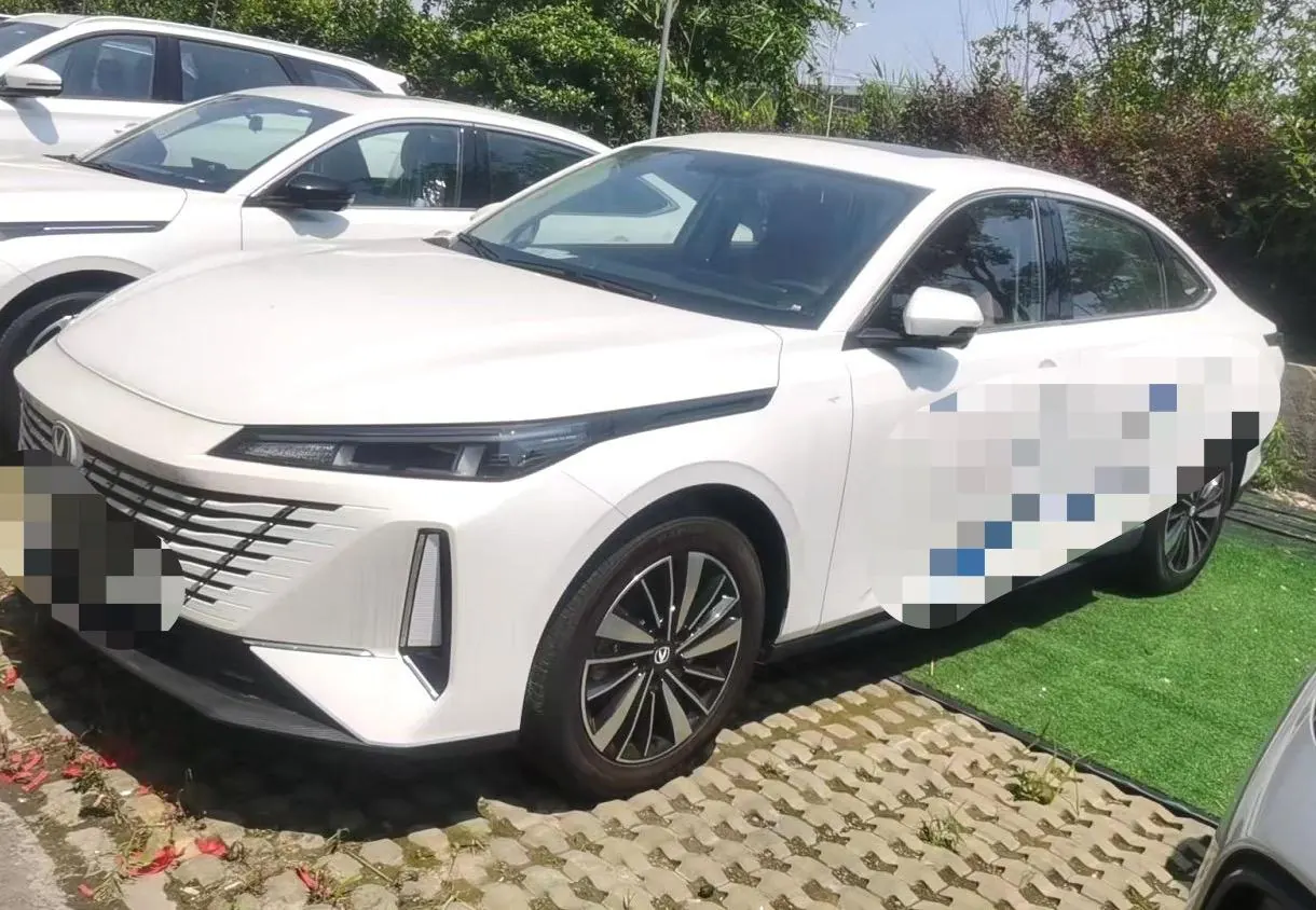 Открыть галерею: ChangAn Yidong New Energy 2025 Yidong PHEV 1.5 Stepless Smart New Blue Whale 145KM Battleship Edition Automatic Gear