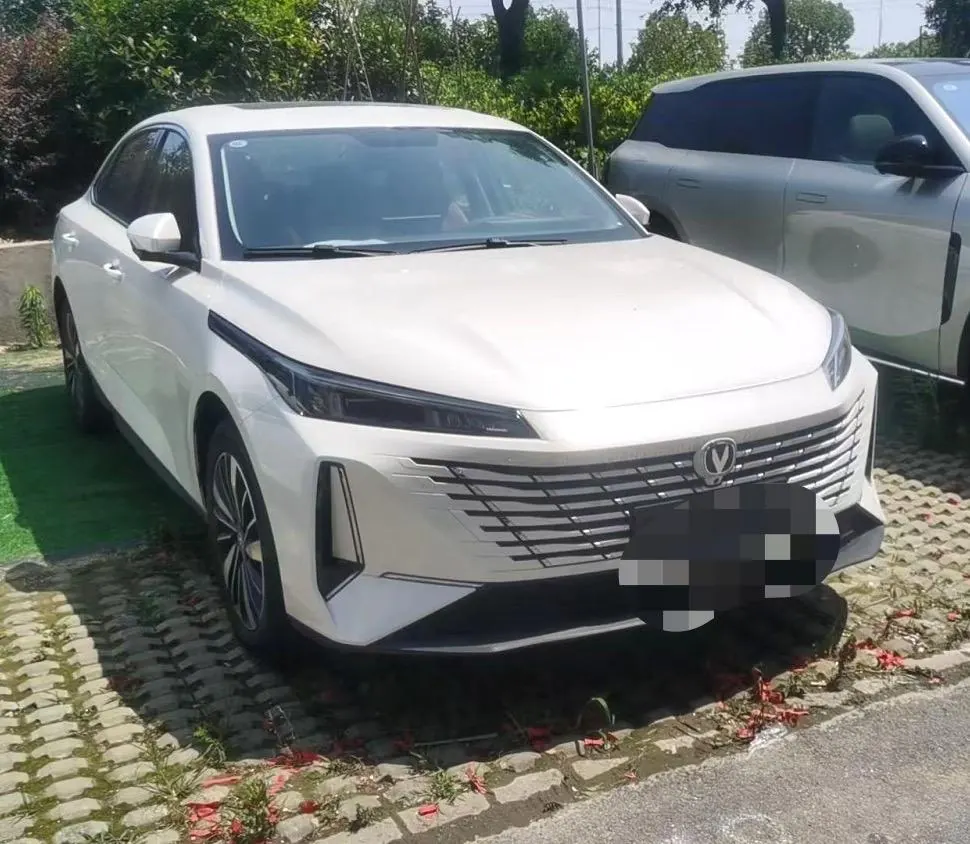 ChangAn Yidong New Energy 2025 Yidong PHEV 1.5 Stepless Smart New Blue Whale 145KM Battleship Edition Automatic Gear 2