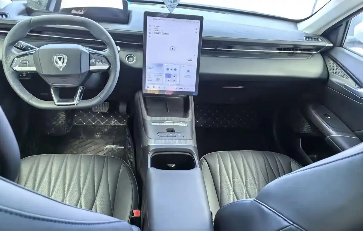 ChangAn Yidong New Energy 2025 Yidong PHEV 1.5 Stepless Smart New Blue Whale 145KM Battleship Edition Automatic Gear 4